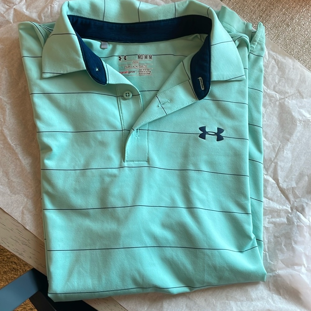 Men’s under armour medium polo ! Barely worn